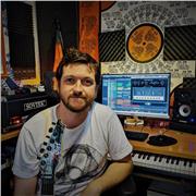 ¡Domina la producción musical con clases personalizadas y prácticas!